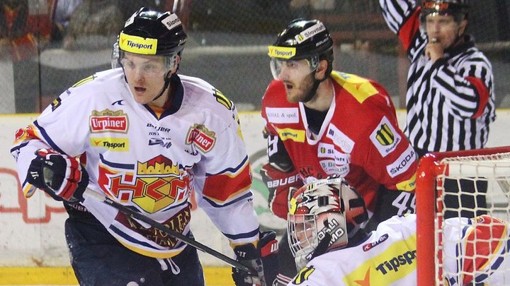 Derby rozhodli dva góly do prázdnej bránky